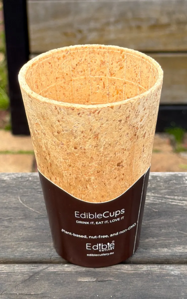 Full edible cup in its paper sleeve